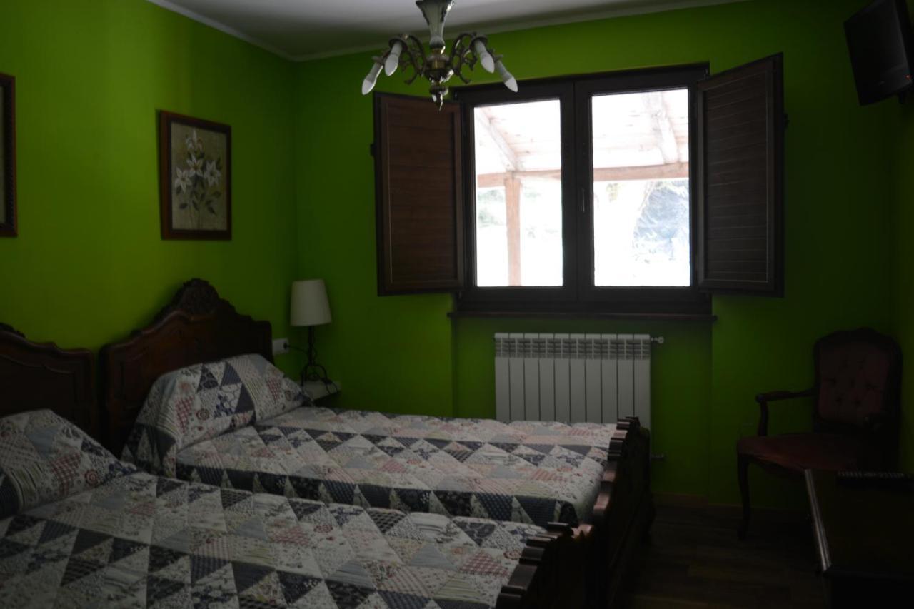 El Calero Pension Oviedo Buitenkant foto